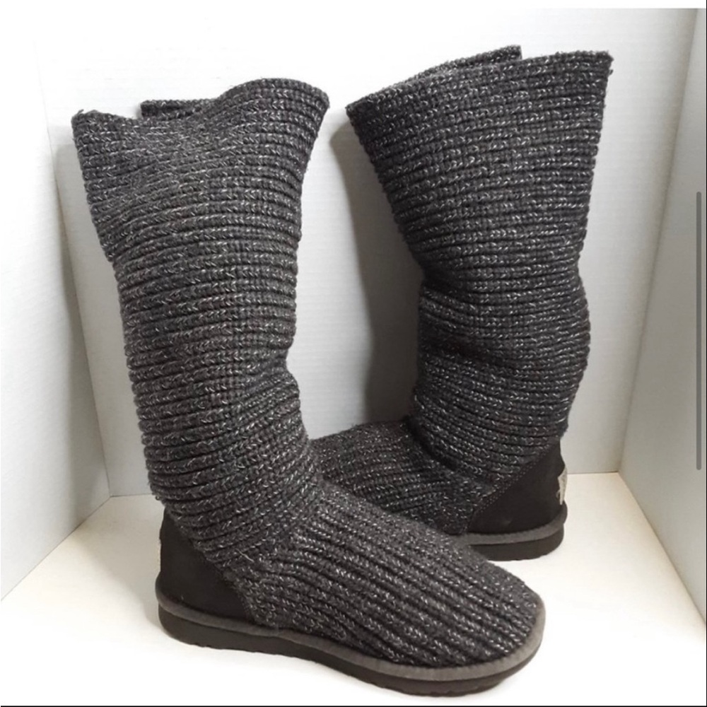 UGG Women's 9M Classic Cardy Button Sweater Knit Gray Boot